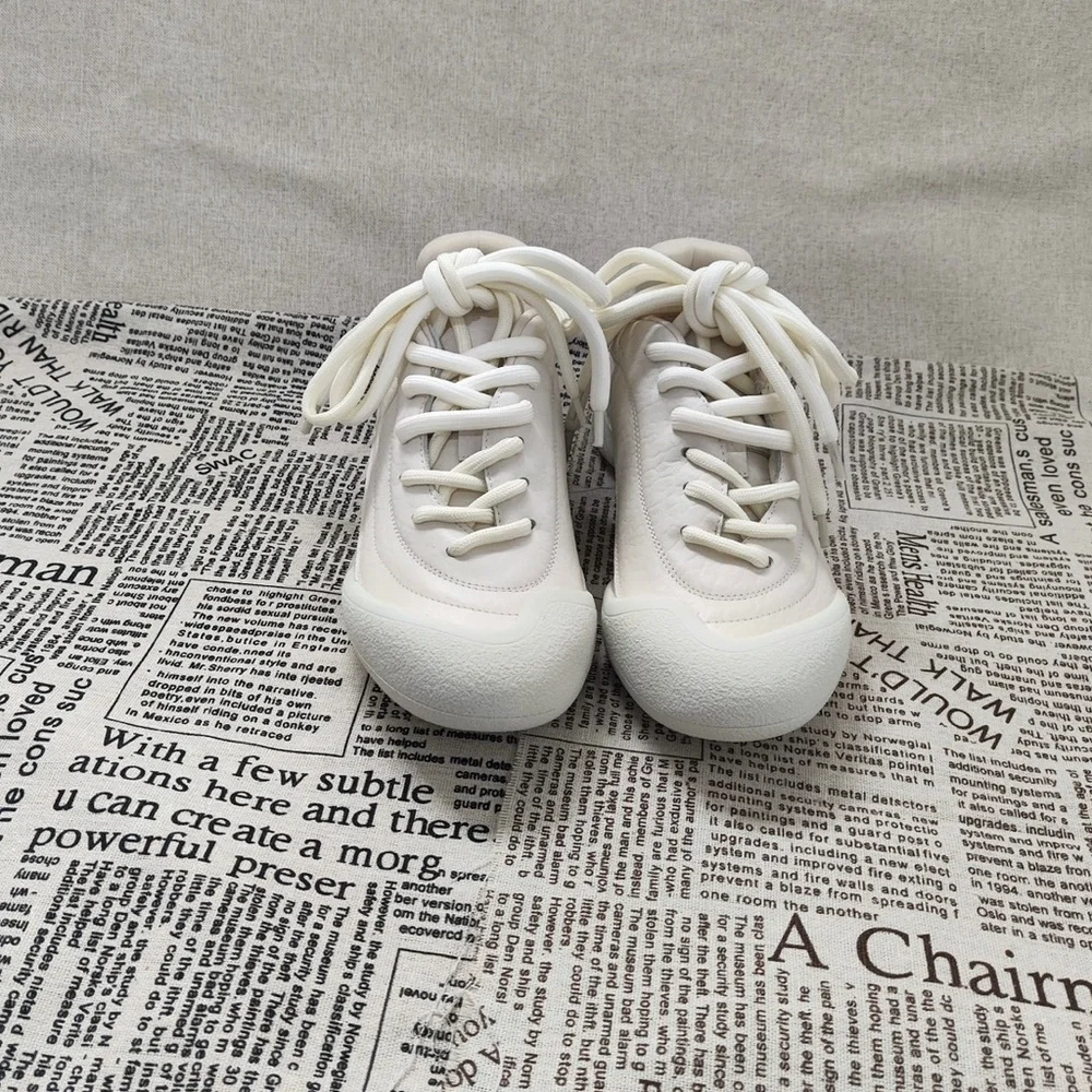 Alexander McQueen streamlined athletic